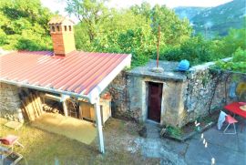 Crikvenica, Bribir- imanje sa 2 kuće i parcelom od 1778m2, prodaja, Vinodolska Općina, Famiglia