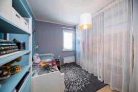 Crikvenica - novija zgrada, tri spavaće sobe, pogled, balkon, prodaja, Crikvenica, Apartamento