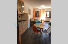 Grad Krk, Otok Krk, okolica, dva stana 71 m2 u prizemlju obiteljske kuće, prodaja, Krk, Appartement