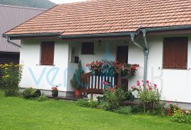 Gorski kotar, Begovo Razdolje, Goranska kuća s pomoćnim objektom u zelenilu, prodaja, Mrkopalj, Kuća