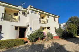 RESTORAN + PANSION 17 smještajnih jedinica 766m2!! 898000€, Starigrad, Ticari emlak