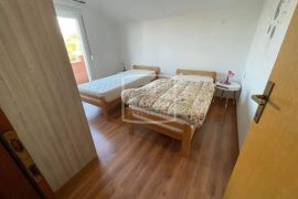 Maslenica - kuća 4 +1 apartmana, velika parcela! Pogled more!! 620000€, Jasenice, Σπίτι