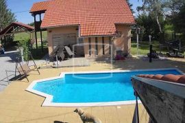 Kruškovac - uređena kuća s bazenom na 9000m2 okućnice! 449000€, Gospić, Maison