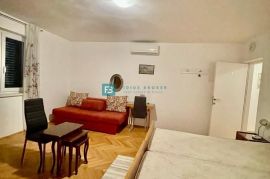 TISNO, samostojeća kuća s apartmanima, 70 m od mora, pogled na more, Tisno, Дом