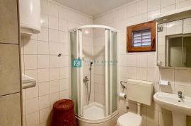 TISNO, samostojeća kuća s apartmanima, 70 m od mora, pogled na more, Tisno, Maison