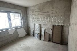 DVOSOBNI STAN  CENTAR TROGIR 72M2, Trogir, Appartamento