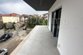 DVOSOBNI STAN  CENTAR TROGIR 72M2, Trogir, Appartamento