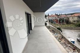 DVOSOBNI STAN  CENTAR TROGIR 72M2, Trogir, Flat