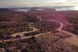 ROGOZNICA- ZEMLJIŠTE UZ GRAĐEVINSKU ZONU S TOP POGLEDOM, Rogoznica, Land