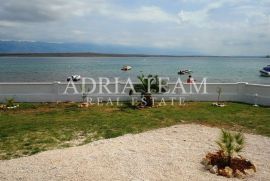 APARTMANSKA KUĆA 5m OD PLAŽE, Vir, Maison