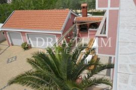 APARTMANSKA VILA S BAZENOM I POGLEDOM NA MORE, ZADAR, Zadar, House