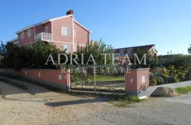 APARTMANSKA VILA S BAZENOM I POGLEDOM NA MORE, ZADAR, Zadar, Maison