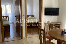 APARTMANSKA KUĆA SA BAZENOM, Okrug, Haus