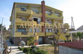 APARTMANSKA KUĆA NA SAMOJ PLAŽI, Zadar - Okolica, House