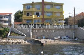 APARTMANSKA KUĆA NA SAMOJ PLAŽI, Zadar - Okolica, Casa