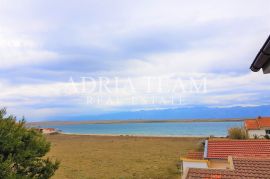 APARTMANSKA KUĆA S 4 APARTMANA, 80 M OD MORA, VIR, Vir, Casa