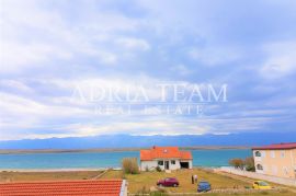 APARTMANSKA KUĆA S 4 APARTMANA, 80 M OD MORA, VIR, Vir, Casa