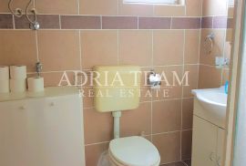 APARTMANSKA KUĆA S 4 APARTMANA, 80 M OD MORA, VIR, Vir, Дом