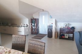 APARTMANSKA KUĆA S 3 APARTMANA, 120 M OD MORA, PETRČANE - ZADAR, Zadar - Okolica, Famiglia