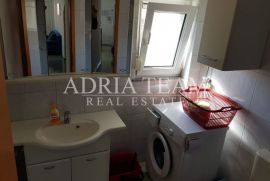 APARTMANSKA KUĆA S 5 STAMBENIH JEDINICA I GARAŽOM, 80 M OD MORA, MIRNA POZICIJA, VIR, Vir, Haus