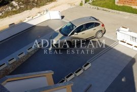 APARTMANSKA KUĆA S 5 STAMBENIH JEDINICA I GARAŽOM, 80 M OD MORA, MIRNA POZICIJA, VIR, Vir, بيت