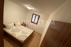 APARTMANSKA KUĆA S 6 APARTMANA, 70 M OD MORA, PAG - POVLJANA, Povljana, Kuća