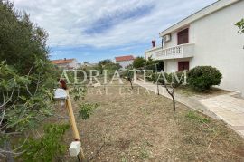 APARTMANSKA KUĆA S 6 APARTMANA, 70 M OD MORA, PAG - POVLJANA, Povljana, Famiglia