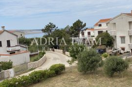 APARTMANSKA KUĆA S 6 APARTMANA, 70 M OD MORA, PAG - POVLJANA, Povljana, Σπίτι