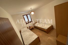 APARTMANSKA KUĆA S 6 APARTMANA, 70 M OD MORA, PAG - POVLJANA, Povljana, Famiglia