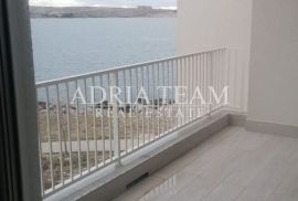 APARTMAN S POGLEDOM NA MORE, 10 m OD PLAŽE! AKCIJA! POVLJANA - PAG, VRUĆA PONUDA!, Povljana, Appartement