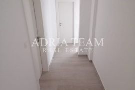 APARTMAN S POGLEDOM NA MORE, 10 m OD PLAŽE! AKCIJA! POVLJANA - PAG, VRUĆA PONUDA!, Povljana, Appartamento