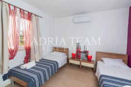 APARTMANSKA KUĆA S BAZENOM, MIRNA I TIHA POZICIJA, POSEDARJE, Posedarje, House