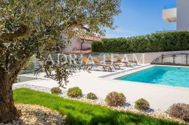 LUKSUZNA VILA S BAZENOM, 50 M OD MORA, PETRČANE - ZADAR, Zadar - Okolica, Famiglia