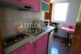 KUĆA SA 7 APARTMANA S POGLEDOM NA MORE - LOKVA ROGOZNICA, OMIŠ, Omiš, Дом