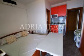 KUĆA SA 7 APARTMANA S POGLEDOM NA MORE - LOKVA ROGOZNICA, OMIŠ, Omiš, بيت