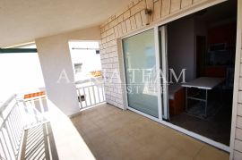 KUĆA SA 7 APARTMANA S POGLEDOM NA MORE - LOKVA ROGOZNICA, OMIŠ, Omiš, House