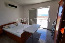 KUĆA SA 7 APARTMANA S POGLEDOM NA MORE - LOKVA ROGOZNICA, OMIŠ, Omiš, Maison