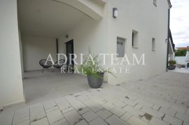 DVOJNA KUĆA S 2 APARTMANA, BLIZINA CENTRA - MALINSKA, KRK, Malinska-Dubašnica, Kuća