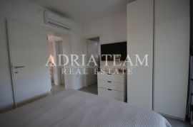 DVOJNA KUĆA S 2 APARTMANA, BLIZINA CENTRA - MALINSKA, KRK, Malinska-Dubašnica, House