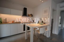 DVOJNA KUĆA S 2 APARTMANA, BLIZINA CENTRA - MALINSKA, KRK, Malinska-Dubašnica, House