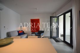 DVOJNA KUĆA S 2 APARTMANA, BLIZINA CENTRA - MALINSKA, KRK, Malinska-Dubašnica, Casa