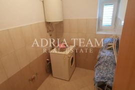 KUĆA S 3 APARTMANA I VELIKOM OKUĆNICOM - POLJANA, UGLJAN, Preko, House