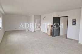 APARTMANI U STAMBENIM ZGRADAMA, NOVOGRADNJA, 150 m OD MORA - PRIVLAKA, Privlaka, Apartamento