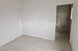 APARTMANI U STAMBENIM ZGRADAMA, NOVOGRADNJA, 150 m OD MORA - PRIVLAKA, Privlaka, Daire