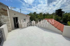 KAMENA KUĆA + STUDIO APARTMAN - PRIVLAKA, Privlaka, Ev