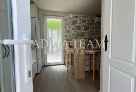 KAMENA KUĆA + STUDIO APARTMAN - PRIVLAKA, Privlaka, Haus