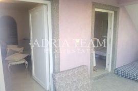 APARTMANSKA KUĆA S PROSTRANIM VRTOM - JAKIŠNICA, STANIŠĆE, PAG, Pag, House