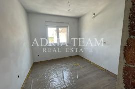 APARTMANI U STAMBENOJ ZGRADI U PRIZEMLJU, NOVOGRADNJA - VIR, Vir, Διαμέρισμα