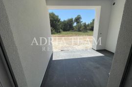 APARTMANI U STAMBENOJ ZGRADI U PRIZEMLJU, NOVOGRADNJA - VIR, Vir, Διαμέρισμα