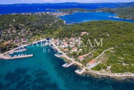 GRAĐEVINSKO ZEMLJIŠTE S POGLEDOM NA MORE, 190 M OD MORA, PAŠMAN - ŽDRELAC, Pašman, Γη